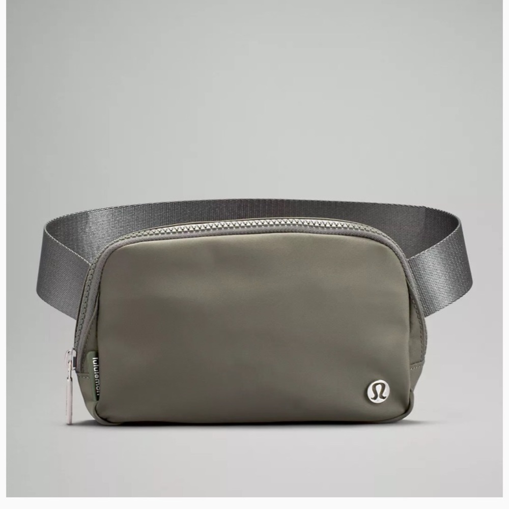 BLACK lululemon everywhere belt bag